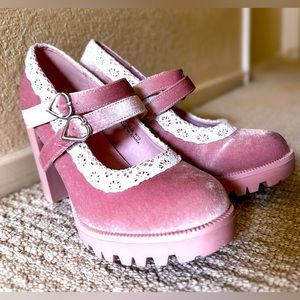 *Brand New* Hot Topic Pink Velvet (Heart Buckle) chunky Victorian heels. Size 10